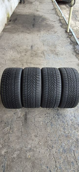 4 anvelope iarna Dunlop 285/30/21.Pretul este pe bucata.