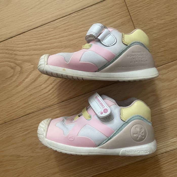 Затворени обувки Biomecanics