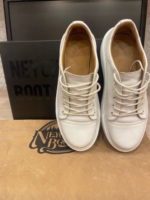 Продам кожаные белые кеды