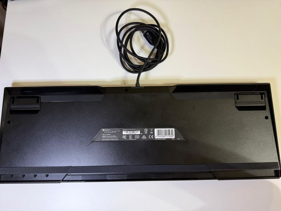Roccat Vulcan 120 AIMO tastatură mecanică Premium RGB cu switch-uri Titan