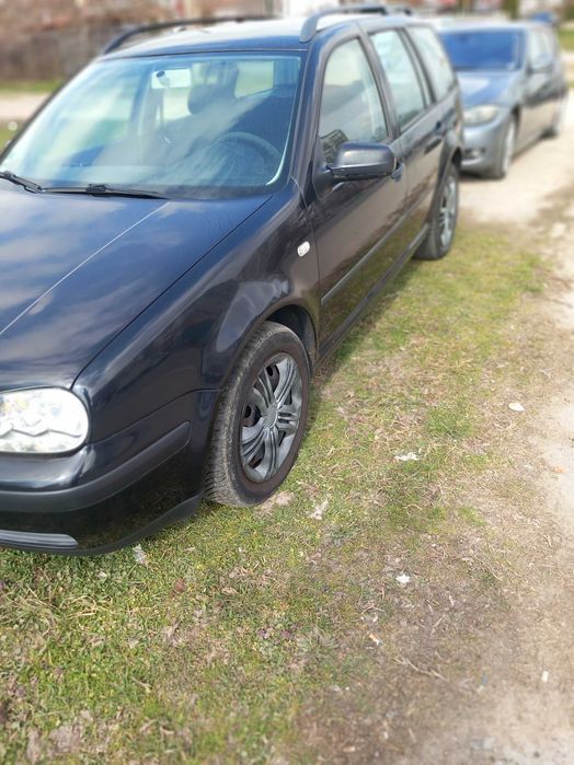 Продавам фолкцваген голф