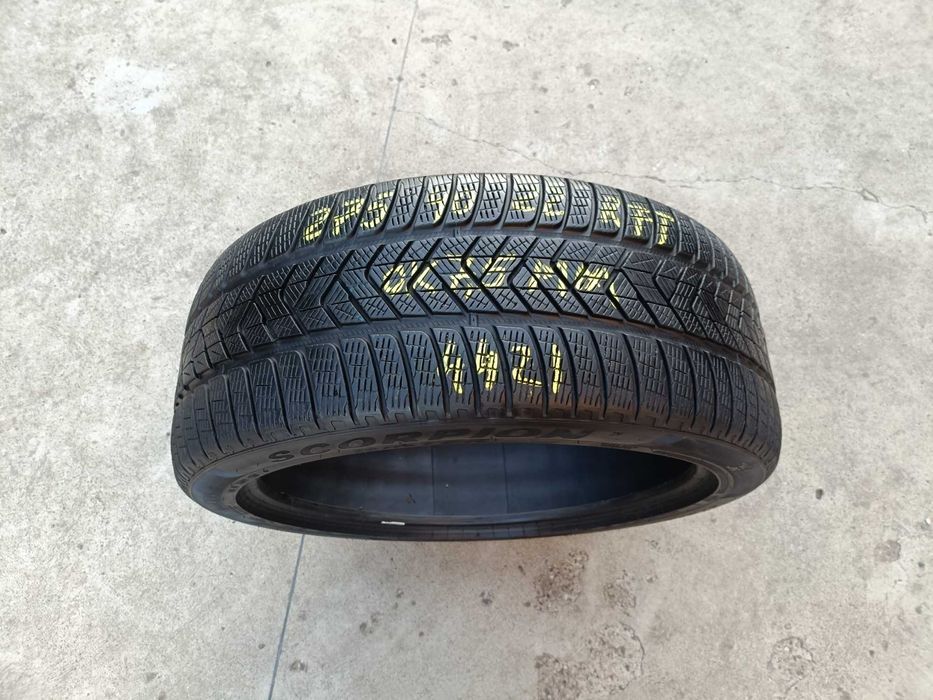 O anvelopa iarna 275 40 22 pirelli scorpion winter run flat cu 7,5 mm
