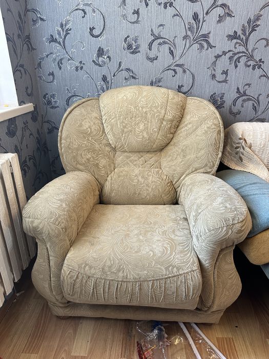 Продам диван дешефо срочно
