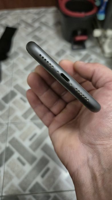 Iphone 11 128 gb 83% baterie