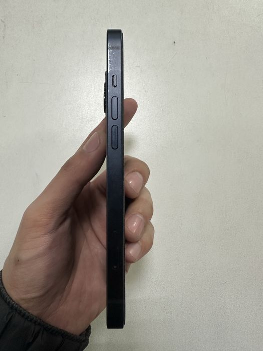 Продам айфон 13