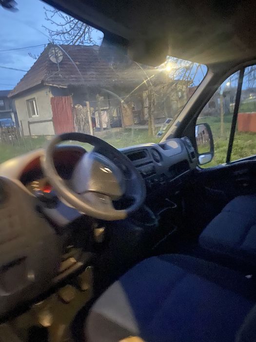 Masina Renault Master