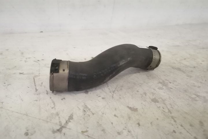 Оригинален интеркулер маркуч/тръбопровод в добро състояние Мерцедес-Бе