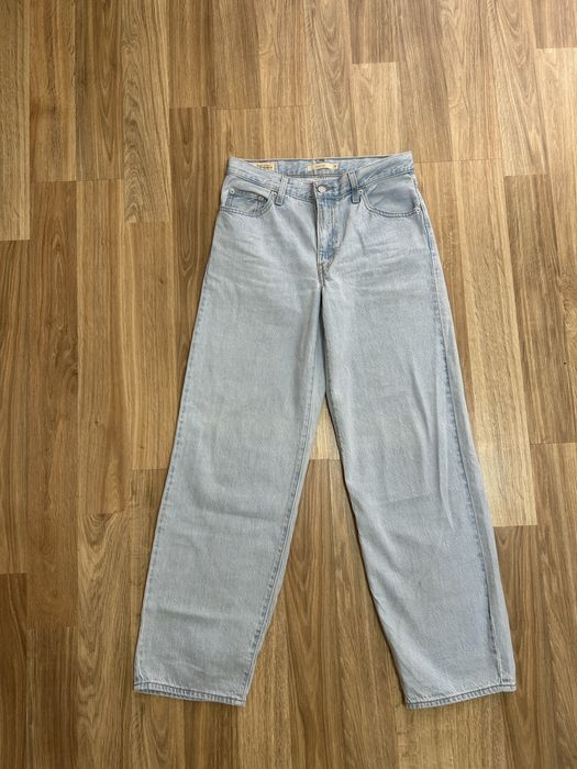 levi’s low waisted baggy jeans