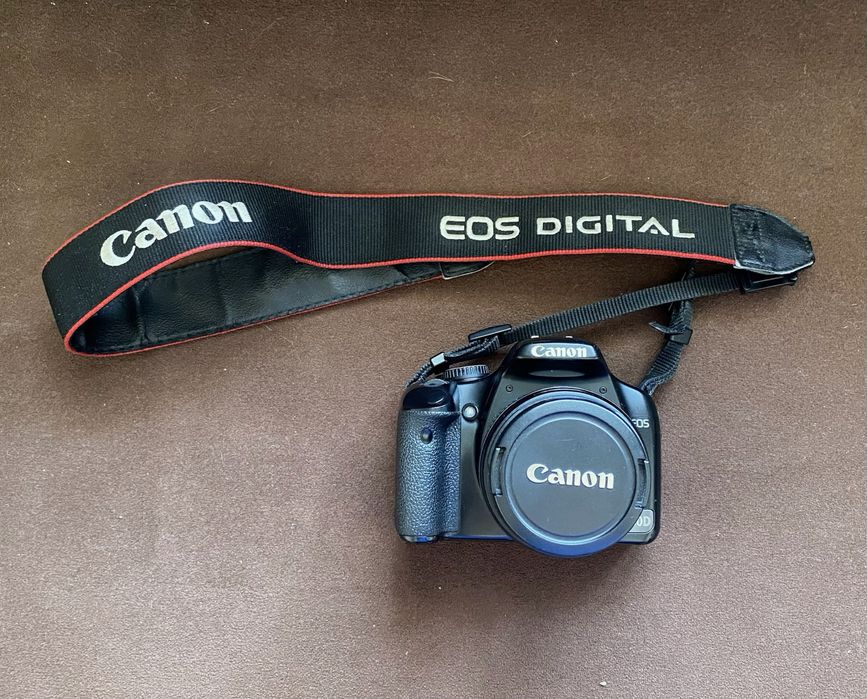 Продам  фотокамеру Canon EOS 450D