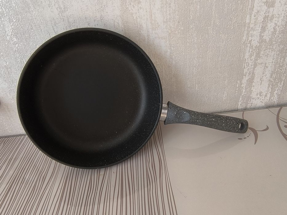 Антипригарная сковорода