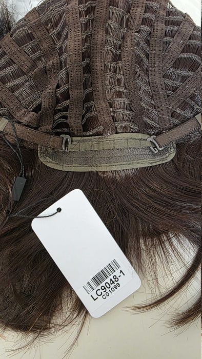 Perucă sintetică HAIRCUBE bob șaten cu șuvițe caramel și breton – nouă