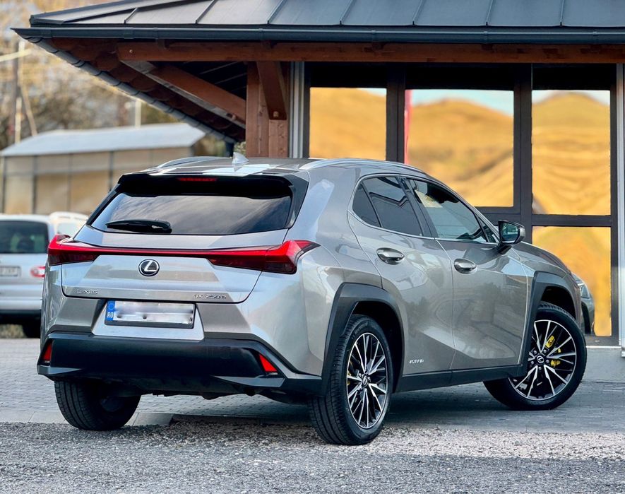 Lexus UX250h / Hybrid / 184CP / Distronic / Lane assist / Garantie
