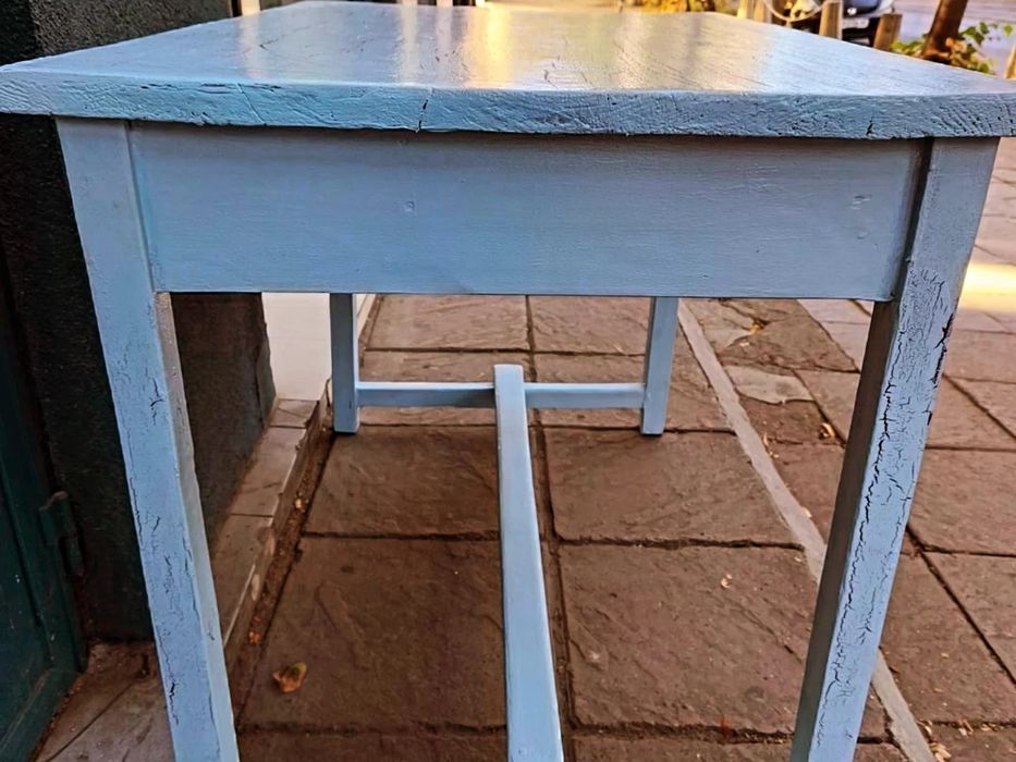 Реставрирана дървена маса