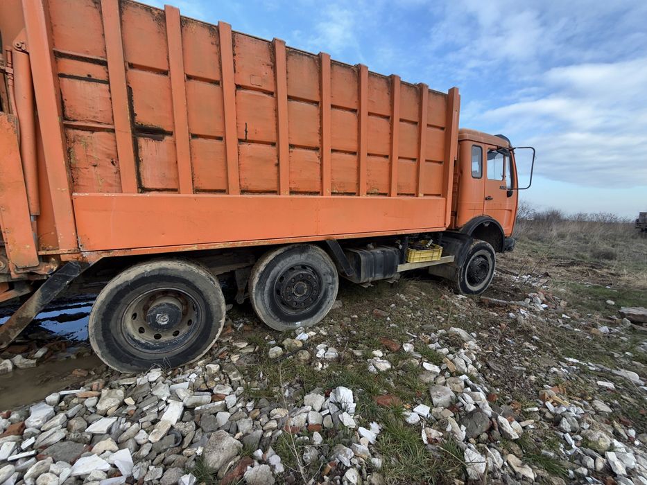 Камион Мерцедес каска 2222  216 кс 1990г на части