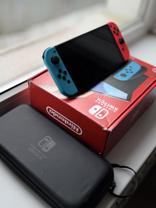 Продам Nintendo Switch OLED (прошитый), в отличном состоянии