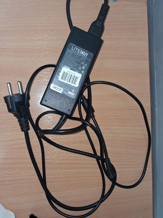 Продам зарядку от ноутбука acer