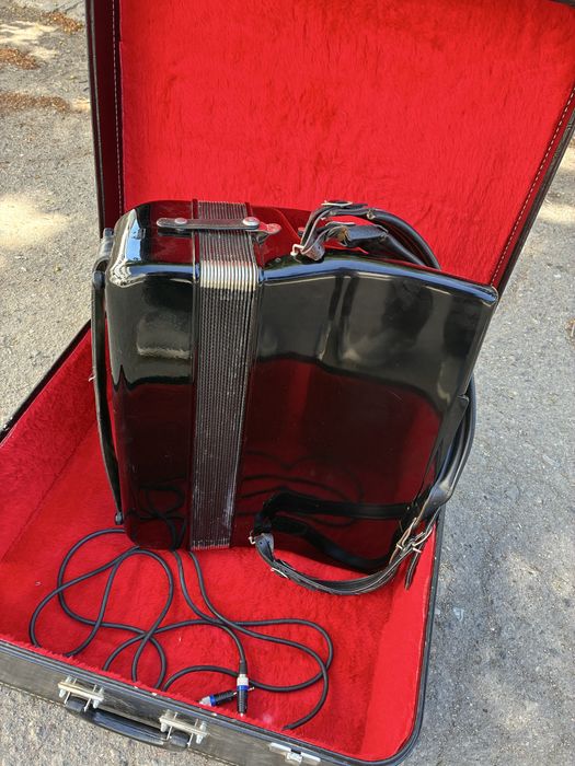 Acordeon Hohner Atlantic IVN deluxe cu 120 de basi