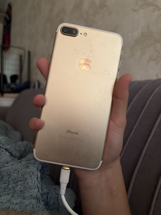 Продам Iphone 7+