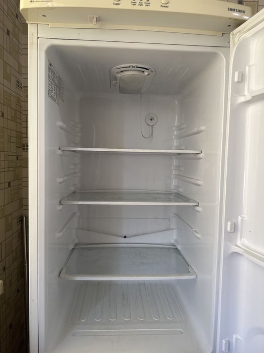 Продам холодильник 15000