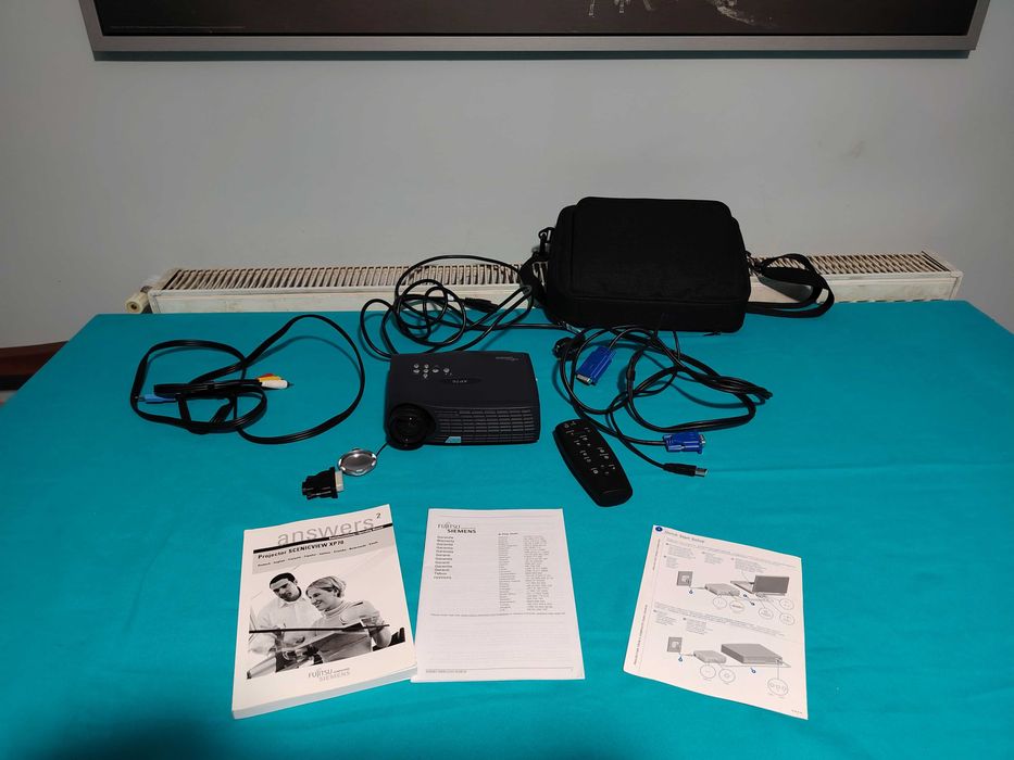 Fujitsu Siemens XP70 PROIECTOR cu telecomanda