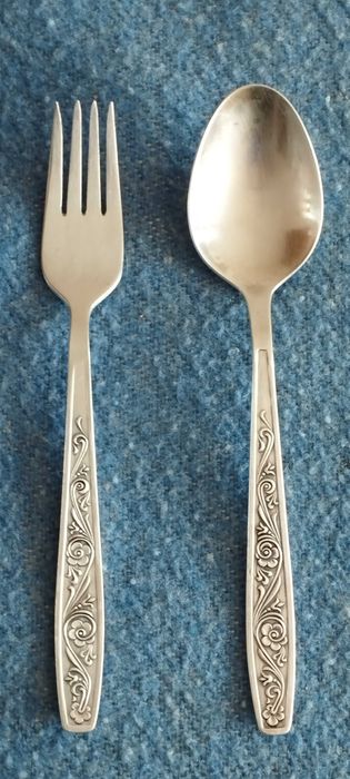 Кухненски и сервизни ножа П.Денев,манерки от Алпака.Купа.