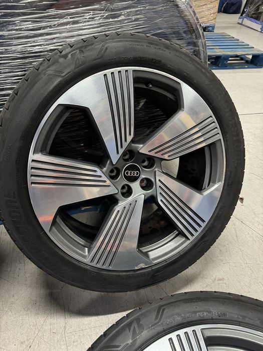 Jante Audi Etron Q8 R21 Originale Brigestone de vara 60%