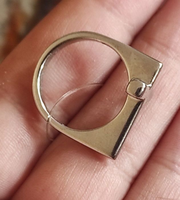 продам серебряное кольцо