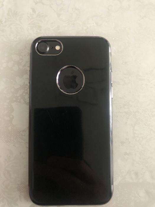 Продам iPhone 7