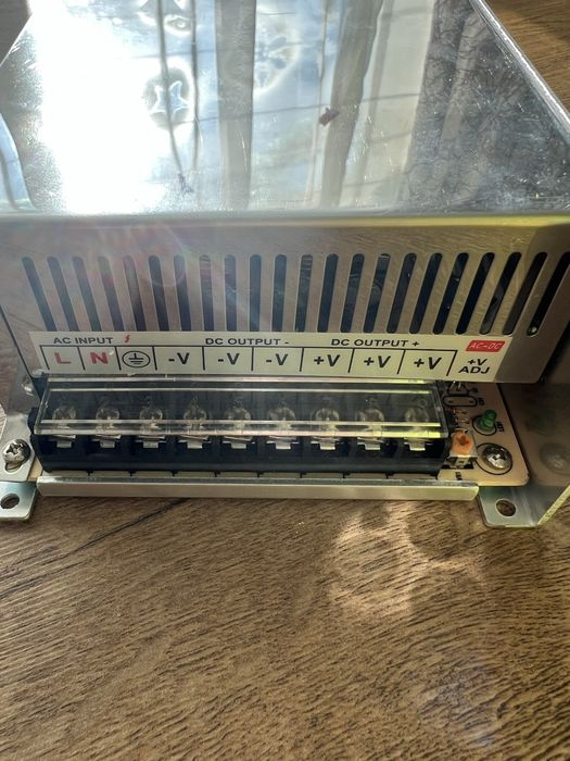 Импулсно захранване 220/110V AC към 24V DC