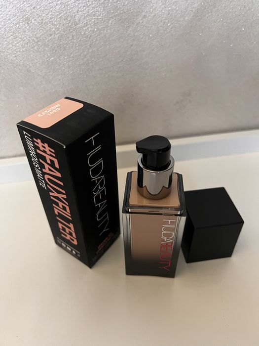 Fond de ten Huda Beauty