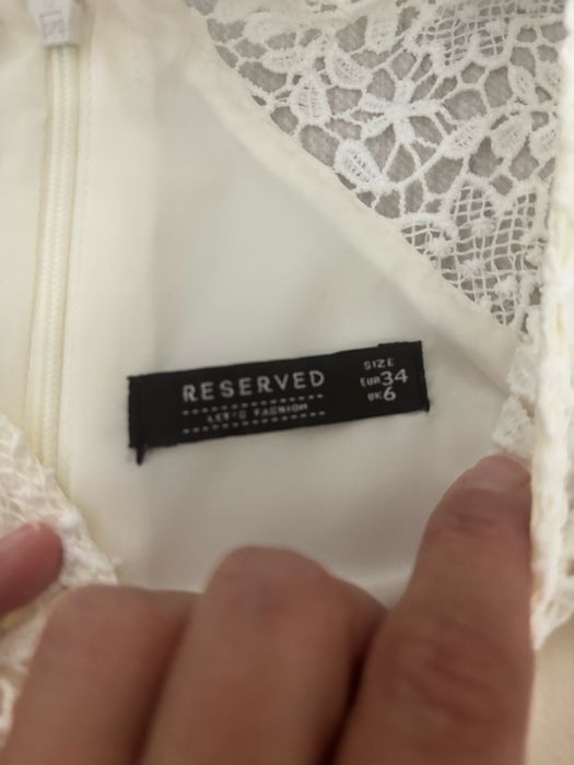 Бяла рокля reserved