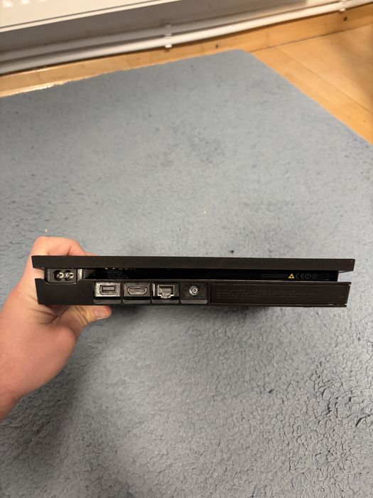 Playstation/ps4 slim 1TB