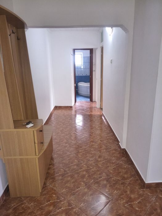Închiriez apartament Rm.Valcea Str Dr.Hacman