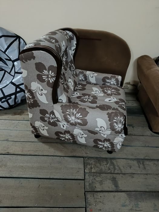 Продам два кресла