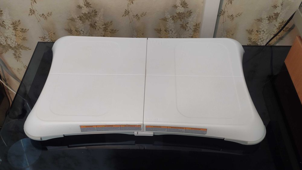 Nintendo Wii - балансировочная доска и измеритель