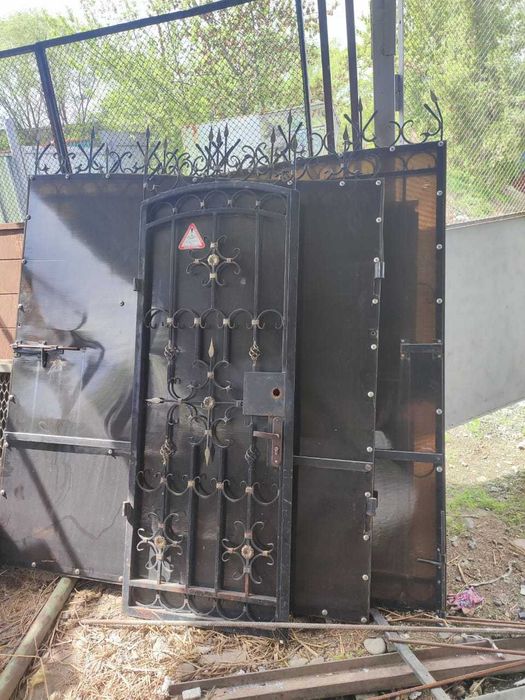 Ворота с калиткой и стойками