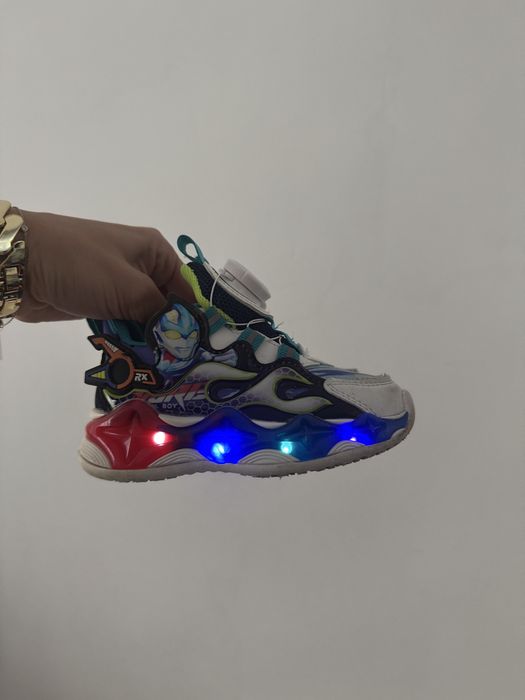 Сметещи маратонки сонис