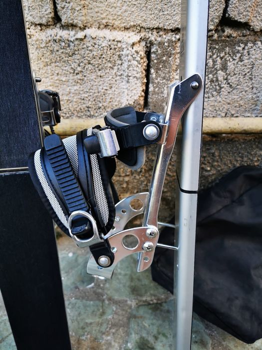 Vând schiuri tura pliabile cu legături pt bocanci