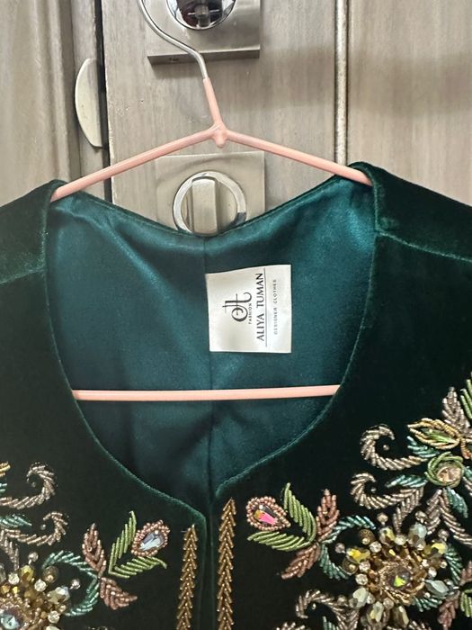 Кәжекейлер, қазақ нағыштағы кийімдер