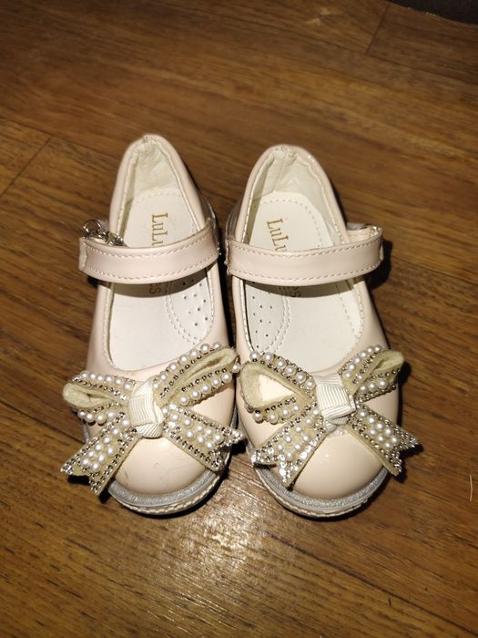 Продам детские туфли