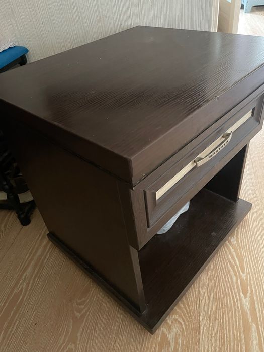 Тумбочки коричневые