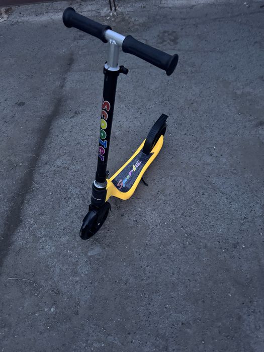 Самокат продам новый