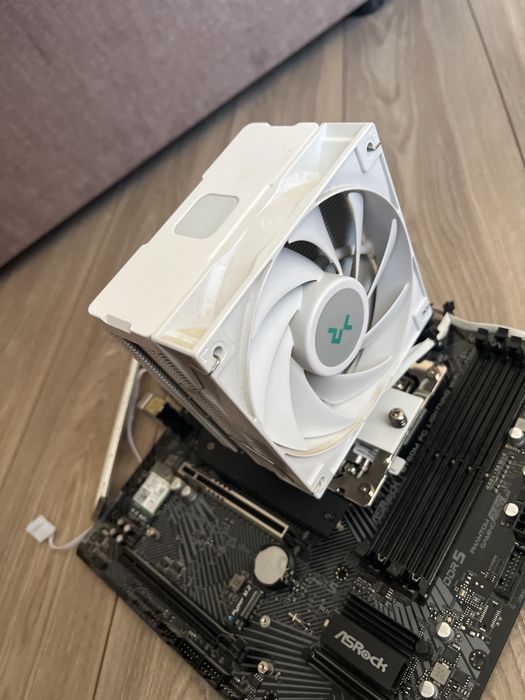 Продам мат плату Asrock b760M Phantom Gaming DDR5 wifi