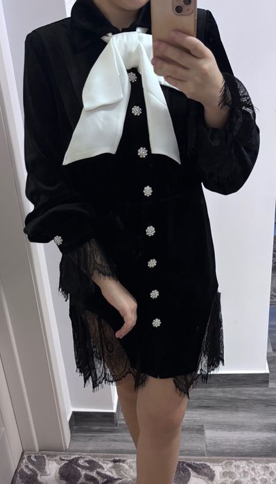 Rochie catifea cu dantela