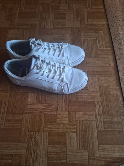 Продам белые  кеды