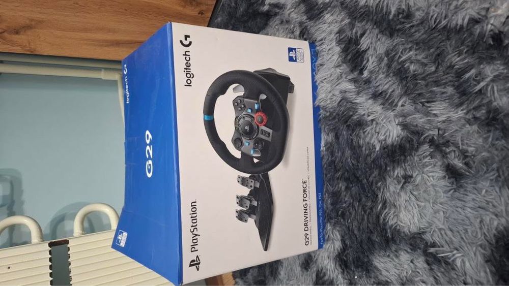 Logitech волан с педали ползвани 1 месец