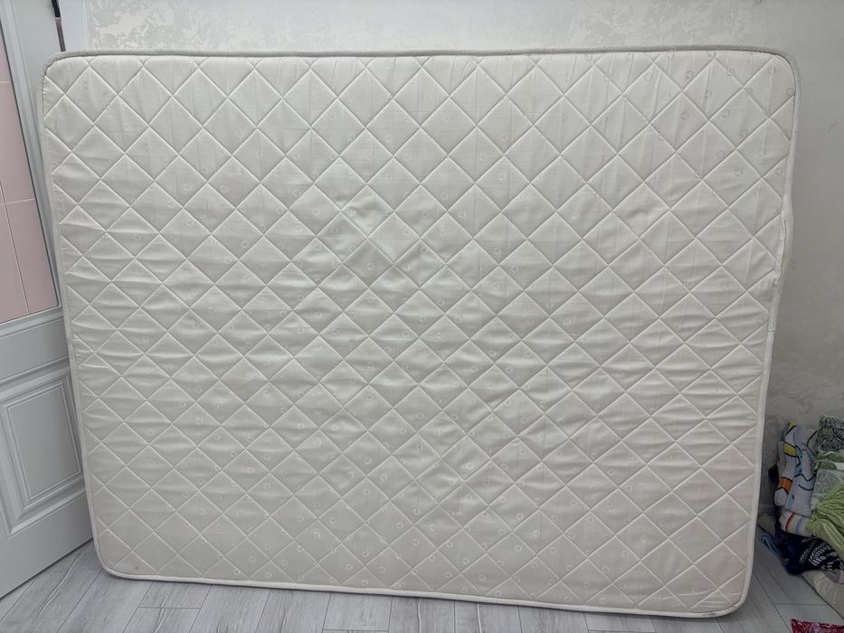 Продам матрас в хорошем состоянии