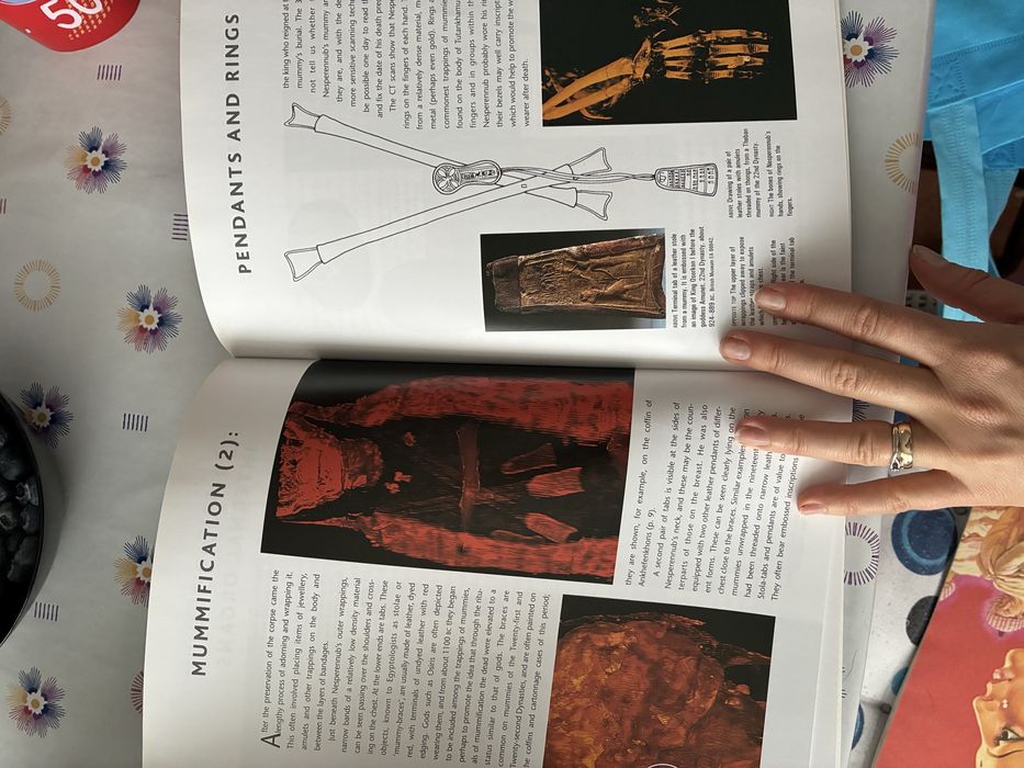 Енциклопедия за мумиите на английски