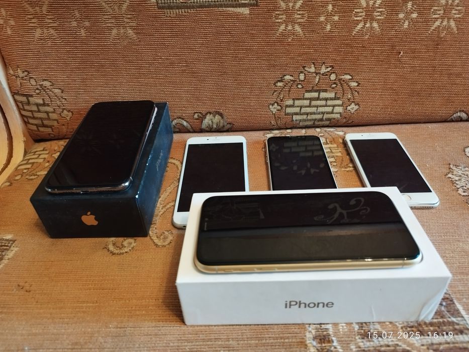 Мобильные на запчасти