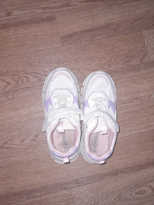 Кроссовки стильные